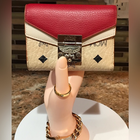 MCM Visettos Signature Leather Wallet πβ€οΈπ₯ - Picture 10 of 17